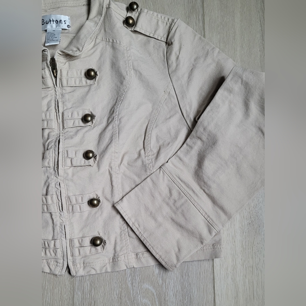 Buttons jacket - Picture 3 of 9